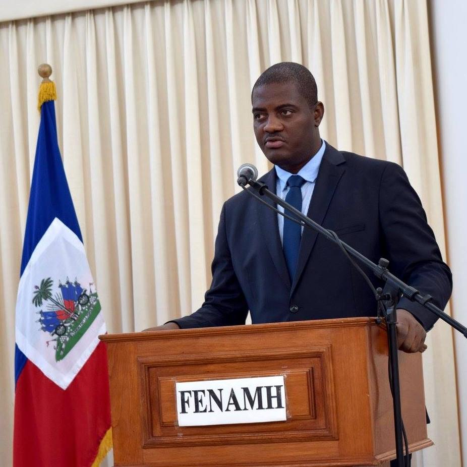 La Mairie de Carrefour, solidaire des policiers, appelle à la paix